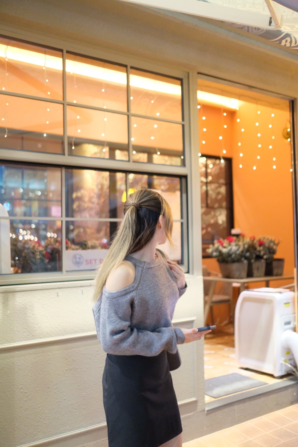 直角肩暗直紋針織毛衣