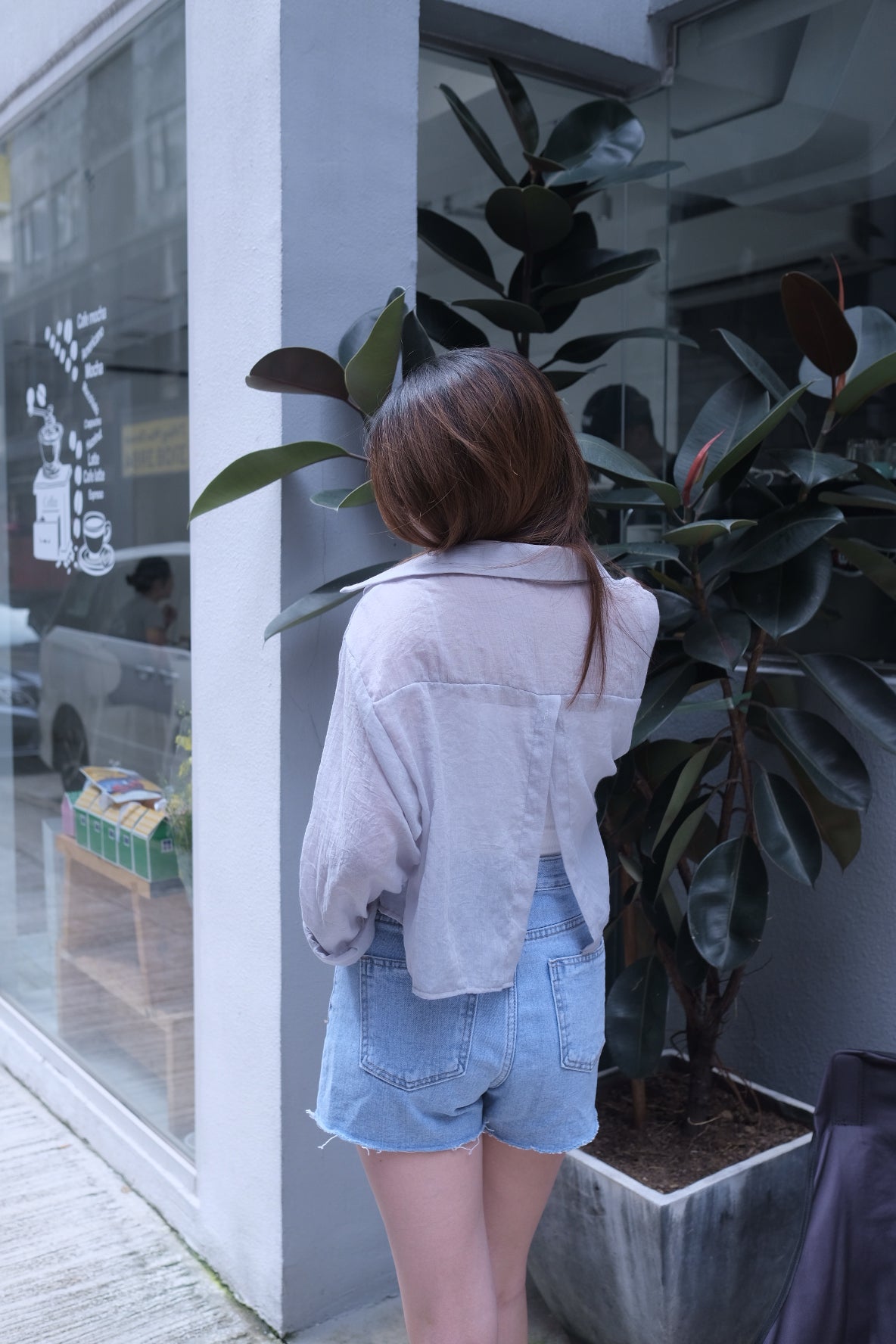 透明感!後開背透膚短版襯衫