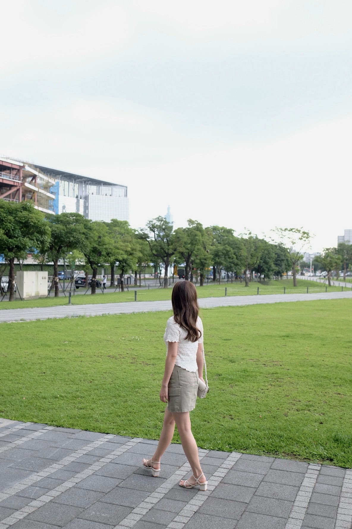 個性女孩! 皺皺交疊短版上衣