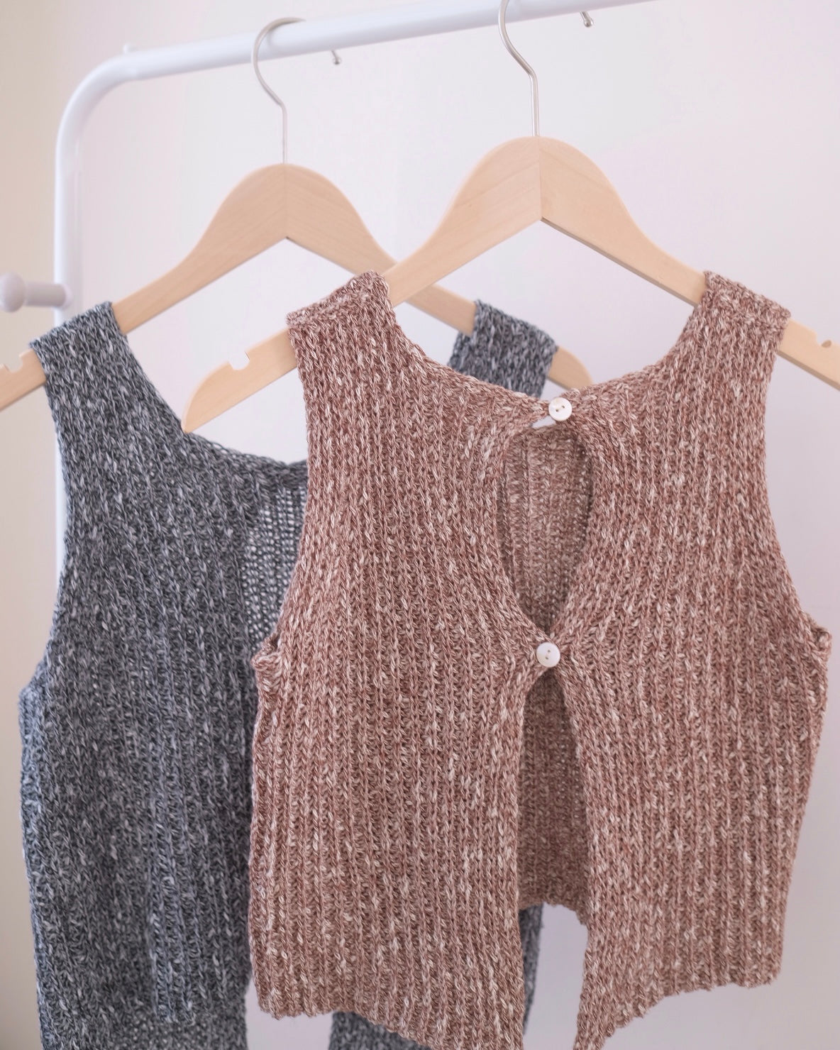 歐美女孩!後開背針織背心