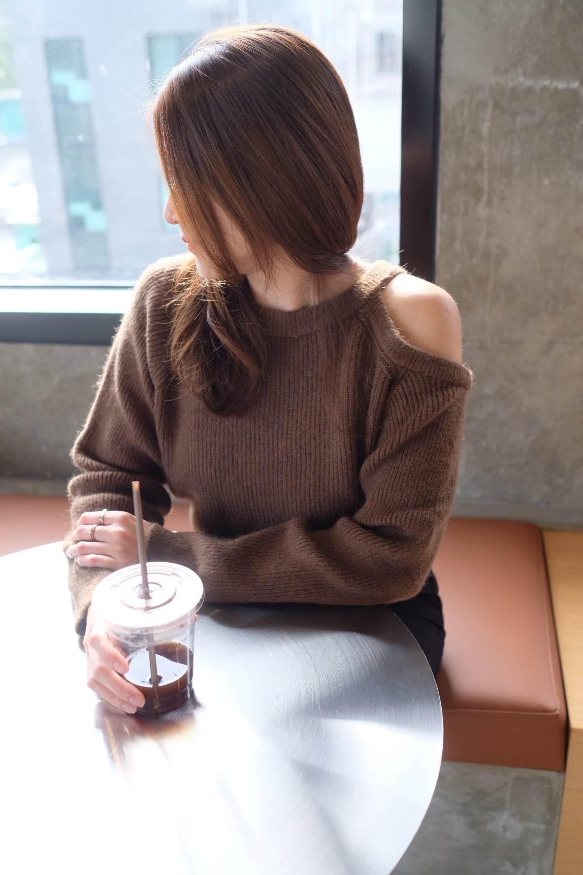 直角肩暗直紋針織毛衣