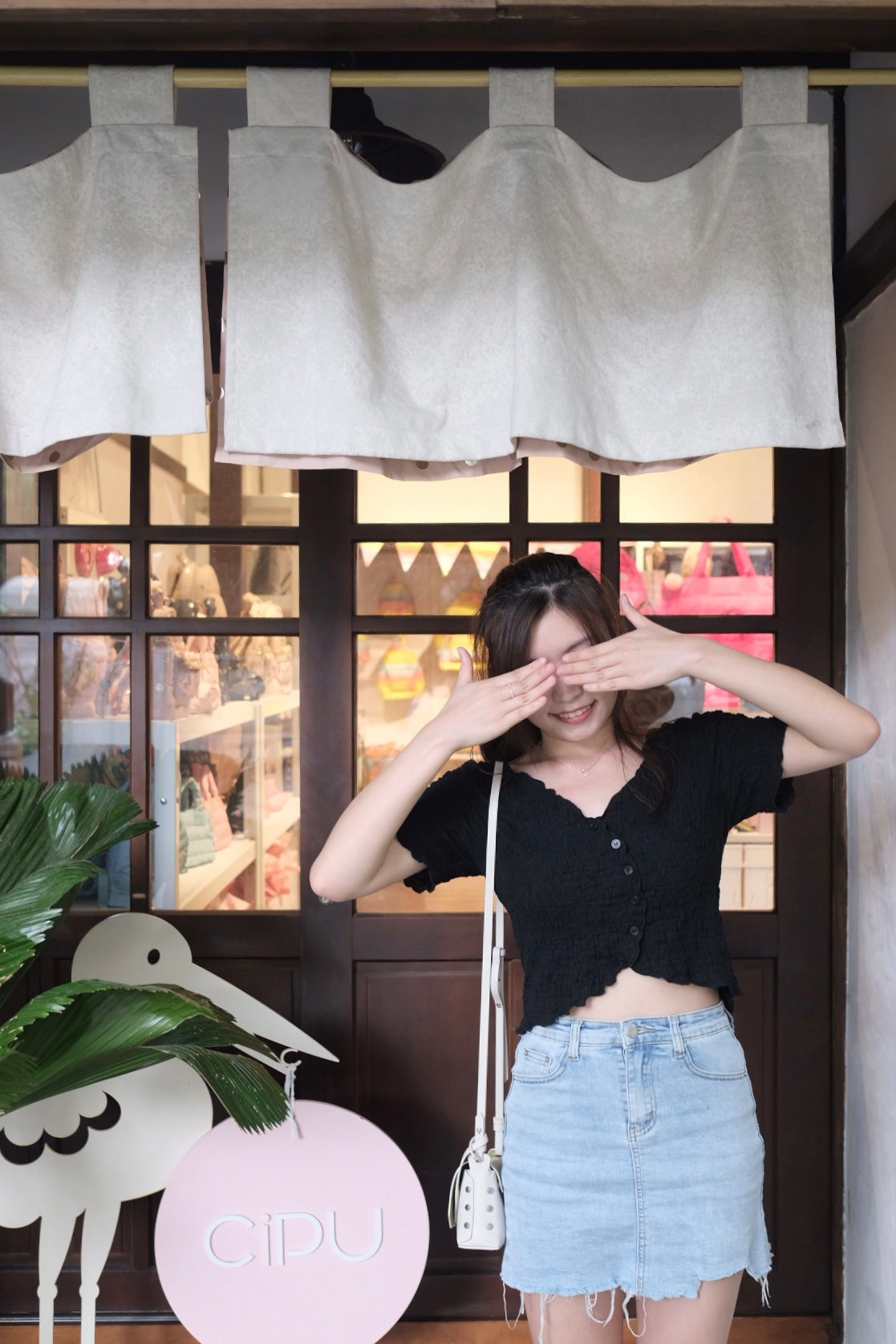 個性女孩! 皺皺交疊短版上衣