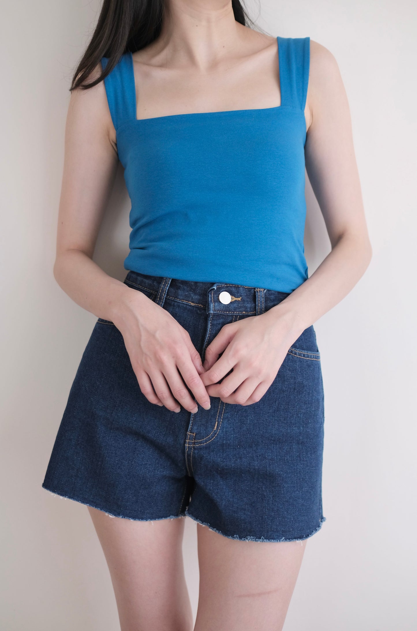 版型good!三色不修邊高腰牛仔短褲