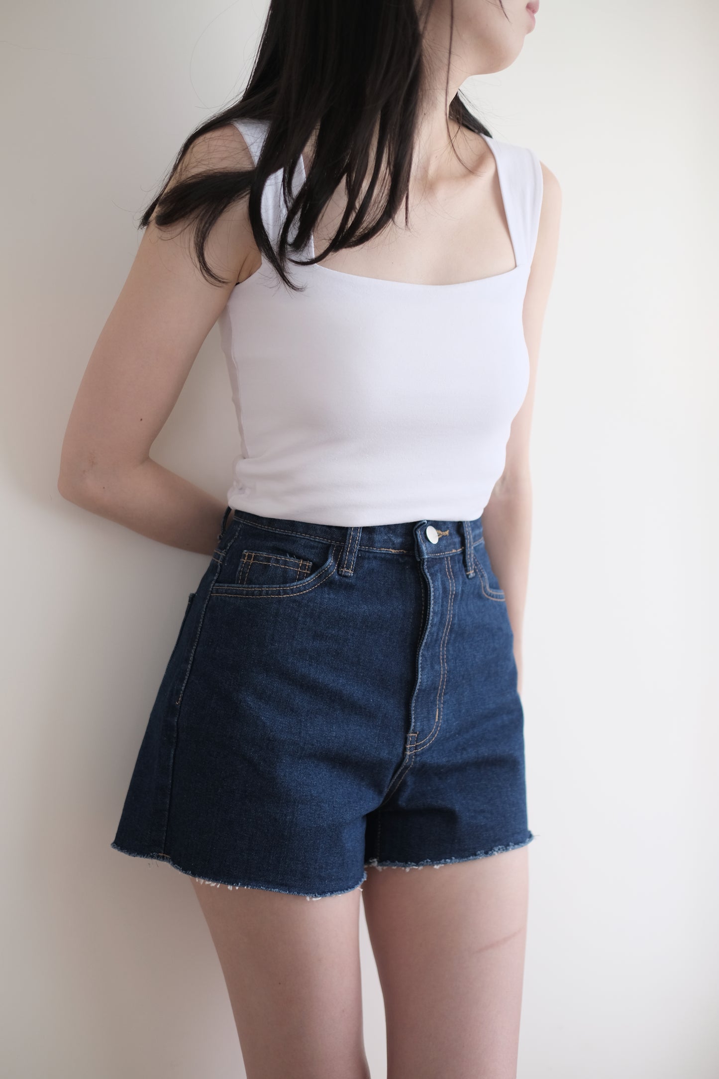 版型good!三色不修邊高腰牛仔短褲