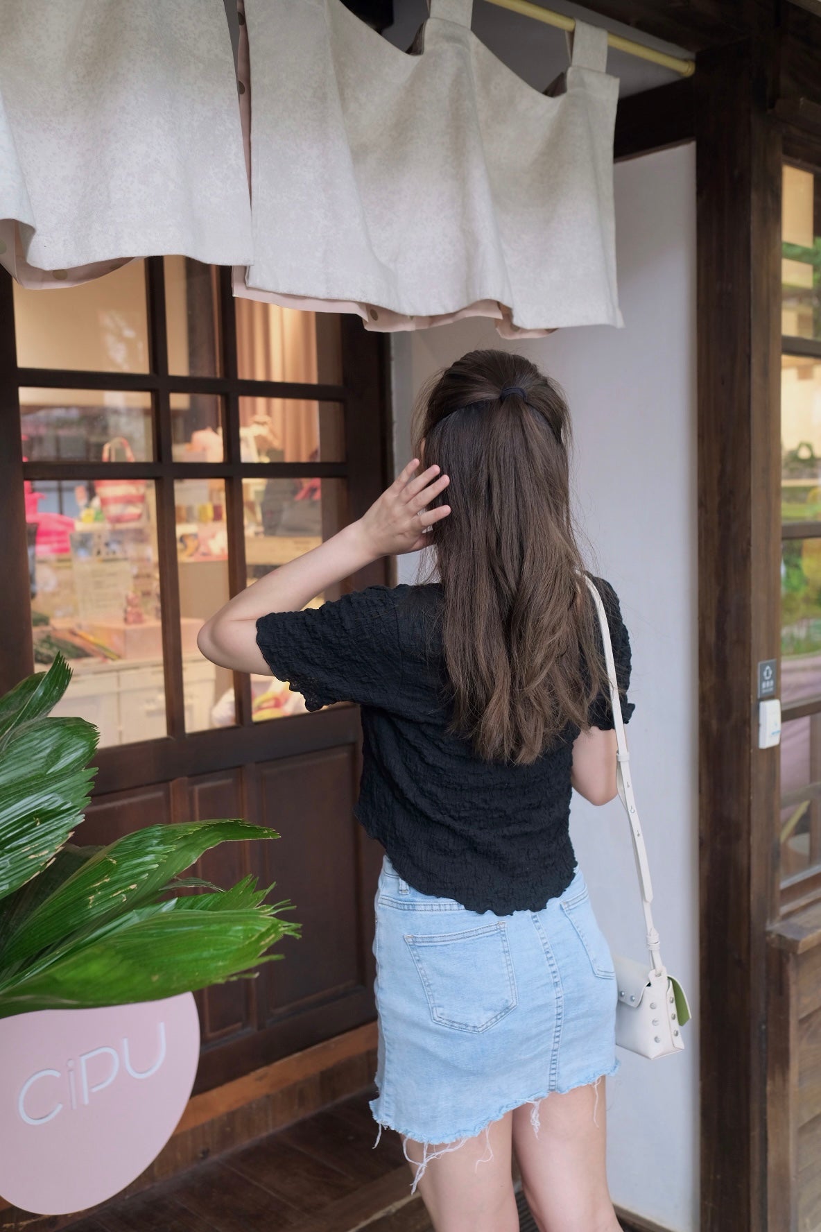 個性女孩! 皺皺交疊短版上衣